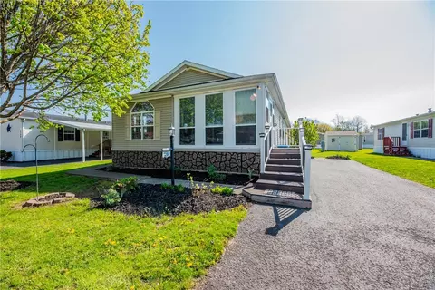 6294 Whispering Woods State Route 104, Williamson, NY 14589