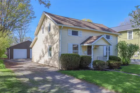 72 Chapel St, Canandaigua, NY 14424