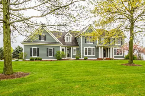 18 Turning Leaf Dr, Pittsford, NY 14534