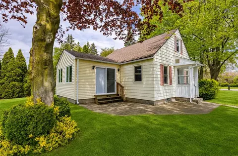 617 Howard Rd, Gates, NY 14624