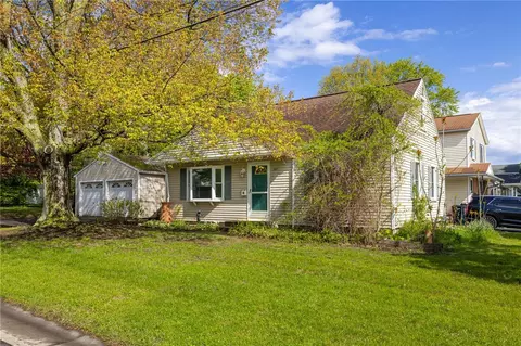 147 Hilltop Rd, Greece, NY 14616