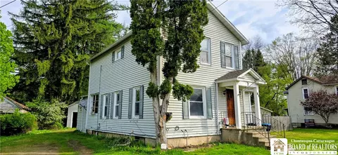83 Brooklyn St, Portville, NY 14770