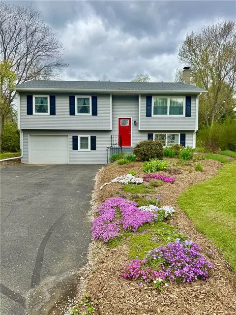 565 Meadowbrook Pkwy W, Horseheads, NY 14845