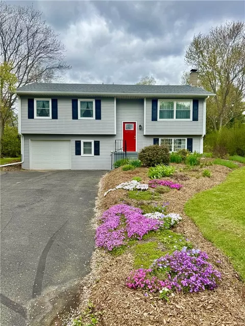 565 Meadowbrook Pkwy W, Horseheads, NY 14845