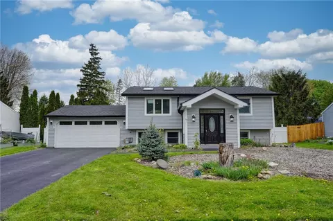 19 Longhorn Dr, West Henrietta, NY 14586