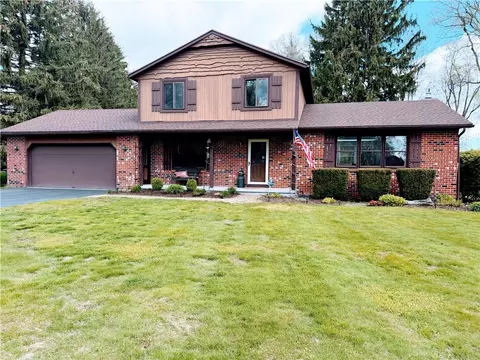 6 High Point Dr, Parma, NY 14559