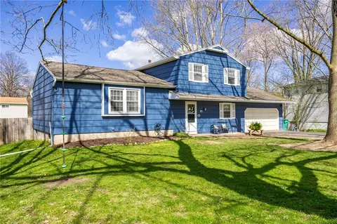 21 Hartwood Dr, Rochester, NY 14623
