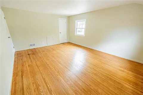 Bedroom - 100 Biltmore Dr, Irondequoit, NY 14617 photo 2 of 8