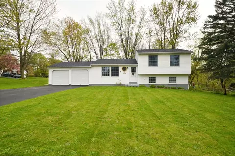 3 Cascade Rd, West Henrietta, NY 14586