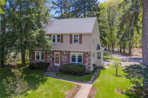 11 Covington Rd, Irondequoit, NY 14617