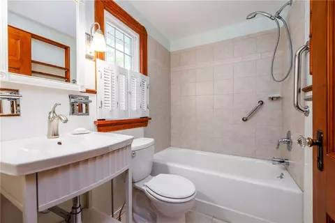 Bath - 11 Covington Rd, Irondequoit, NY 14617 photo 2 of 3