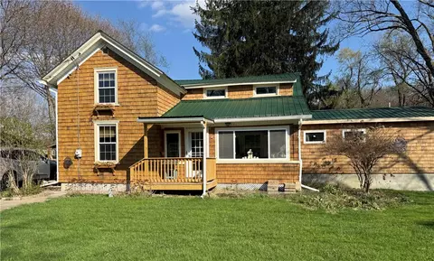 14 Mill St, Morris, NY 13808