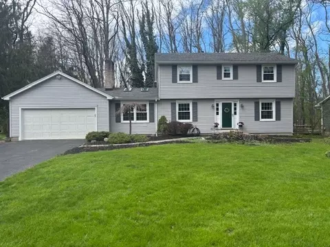 11 Shadowmoor Dr, Perinton, NY 14450