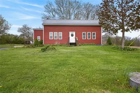 54 Bostwick Rd, Junius, NY 14532
