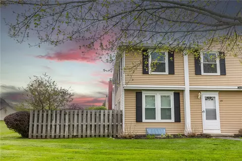 24 Clearfield Dr, Webster, NY 14580