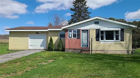7396 Centerport Rd, Throop, NY 13021