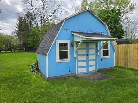 Exterior - 426 E Washington St, Bath, NY 14810 photo 7 of 8