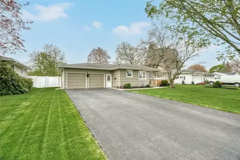 115 Suellen Dr, Irondequoit, NY 14609