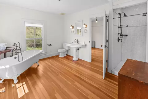Bath - 195 Oscar Dougherty Rd, Roxbury, NY 12459 photo 2 of 4