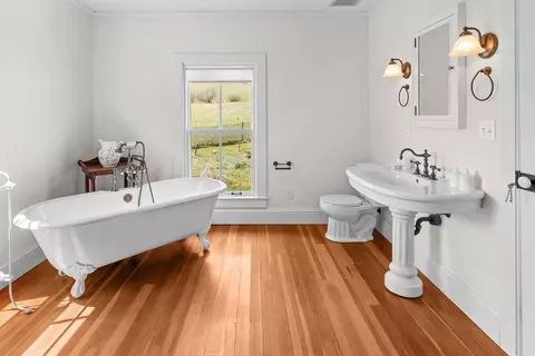 Bath - 195 Oscar Dougherty Rd, Roxbury, NY 12459 photo 3 of 4
