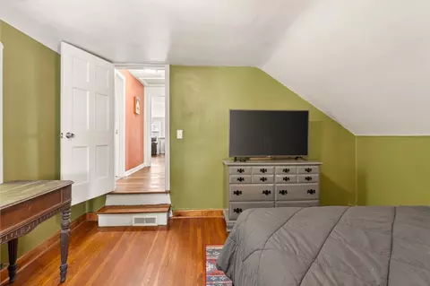 Bedroom - 464 Harwick Rd, Irondequoit, NY 14609 photo 4 of 6