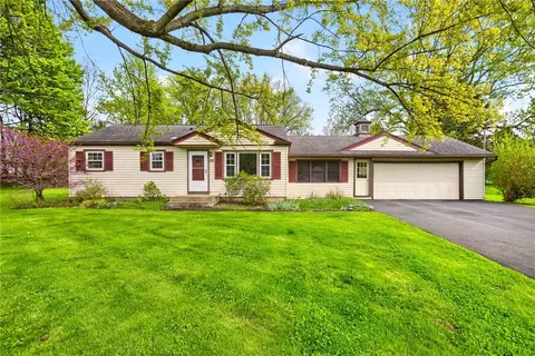 127 Creek Hill Ln, Rochester, NY 14625