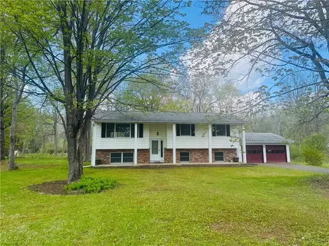 23 Chestnut St, Big Flats, NY 14814