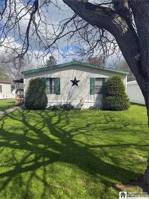35 Circle Dr, Yorkshire, NY 14173
