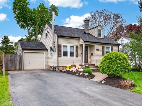 237 Nantucket Rd, Greece, NY 14626