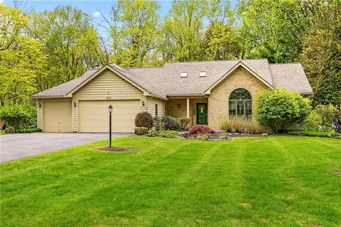 472 Maplewoods Ln, Webster, NY 14580