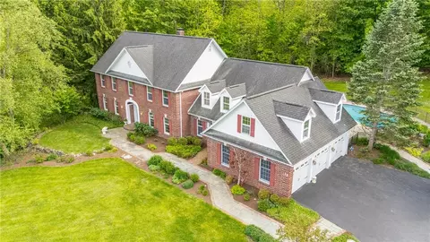 10 Ponds Edge Way, Pittsford, NY 14534