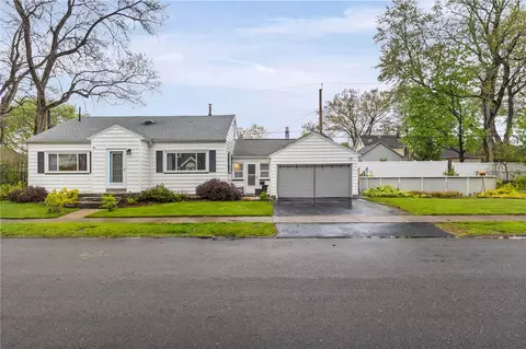 54 Paxton Rd, Irondequoit, NY 14617