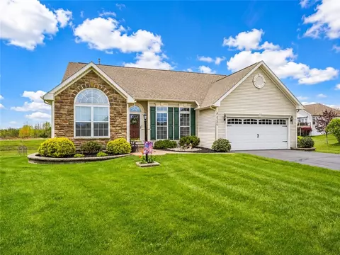 4220 Angela Way, Canandaigua, NY 14424