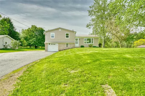 1815 Woodard Rd, Webster, NY 14580