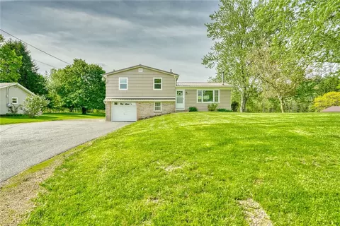 1815 Woodard Rd, Webster, NY 14580