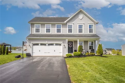 1716 Jasper Dr, Farmington, NY 14425
