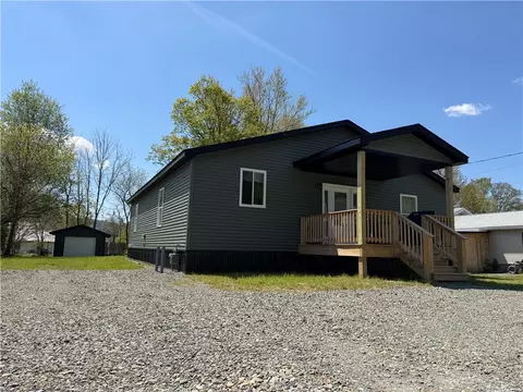 9 Whiting St, Bath, NY 14810