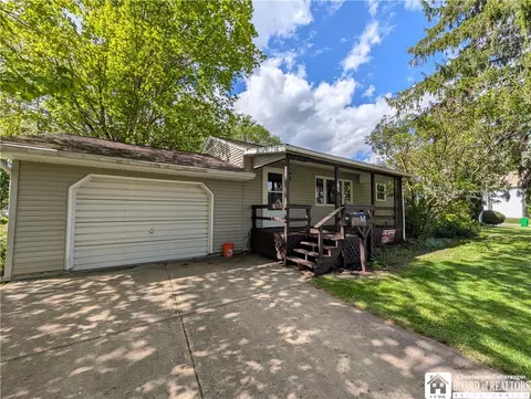 185 Waverly St, Springville, NY 14141