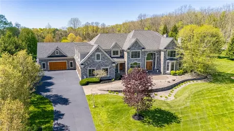 1 Carolina Dr, Pittsford, NY 14534