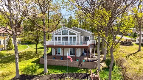 4498 Lake Dr, Canandaigua, NY 14424