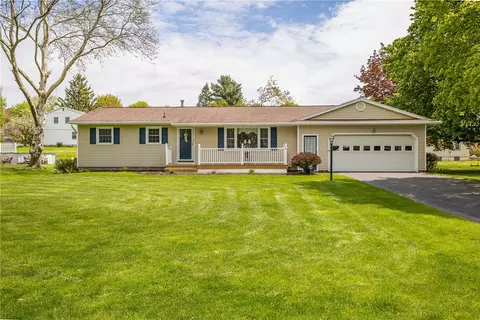 4 Dahlia Dr, Perinton, NY 14450