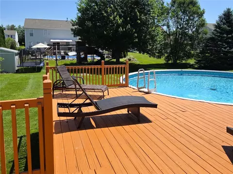 Exterior - 644 Yardley Ct, Webster, NY 14580 photo 14 of 15