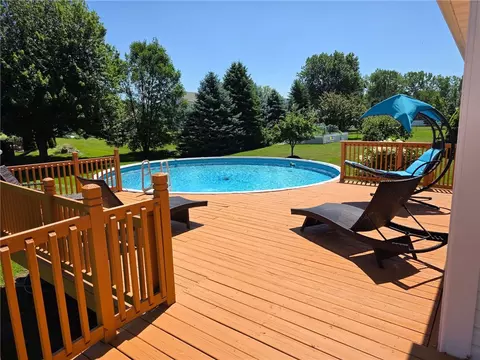 Exterior - 644 Yardley Ct, Webster, NY 14580 photo 13 of 15