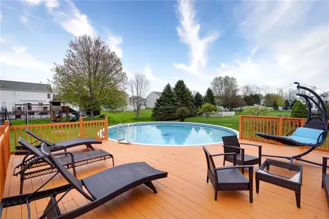 Exterior - 644 Yardley Ct, Webster, NY 14580 photo 11 of 15