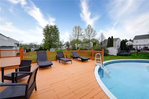 Exterior - 644 Yardley Ct, Webster, NY 14580 photo 8 of 15