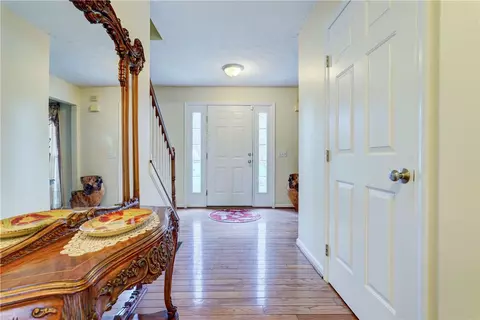 Entry Way - 644 Yardley Ct, Webster, NY 14580 photo 3 of 5