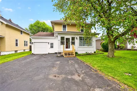 462 Crossfield Rd, Irondequoit, NY 14609