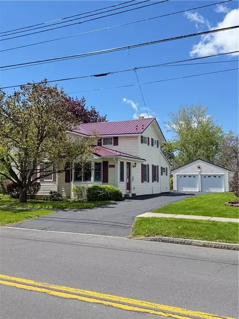 74 Bridge St, Seneca Falls, NY 13148