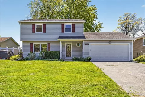 383 Pebbleview Dr, Greece, NY 14612
