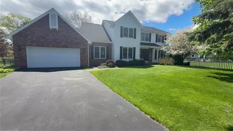 125 Jersey Black Cir, Greece, NY 14626